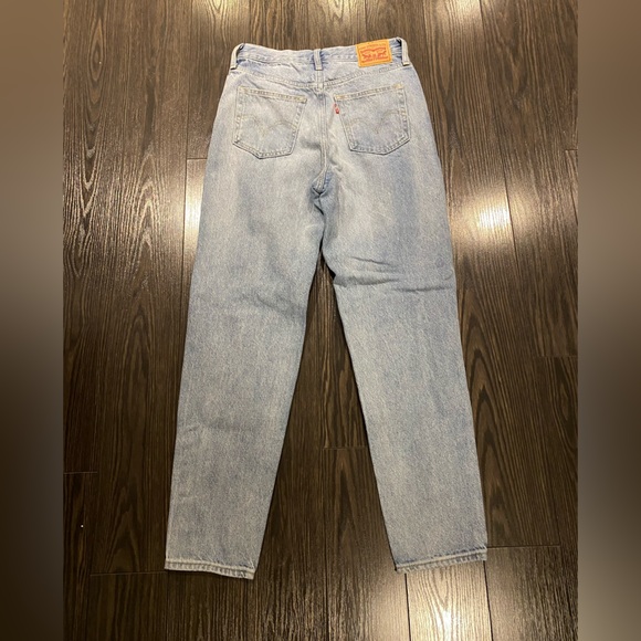 Levi’s High Waisted Mom Jeans | Light Wash Distressed | Size 27 - Picture 2 of 6